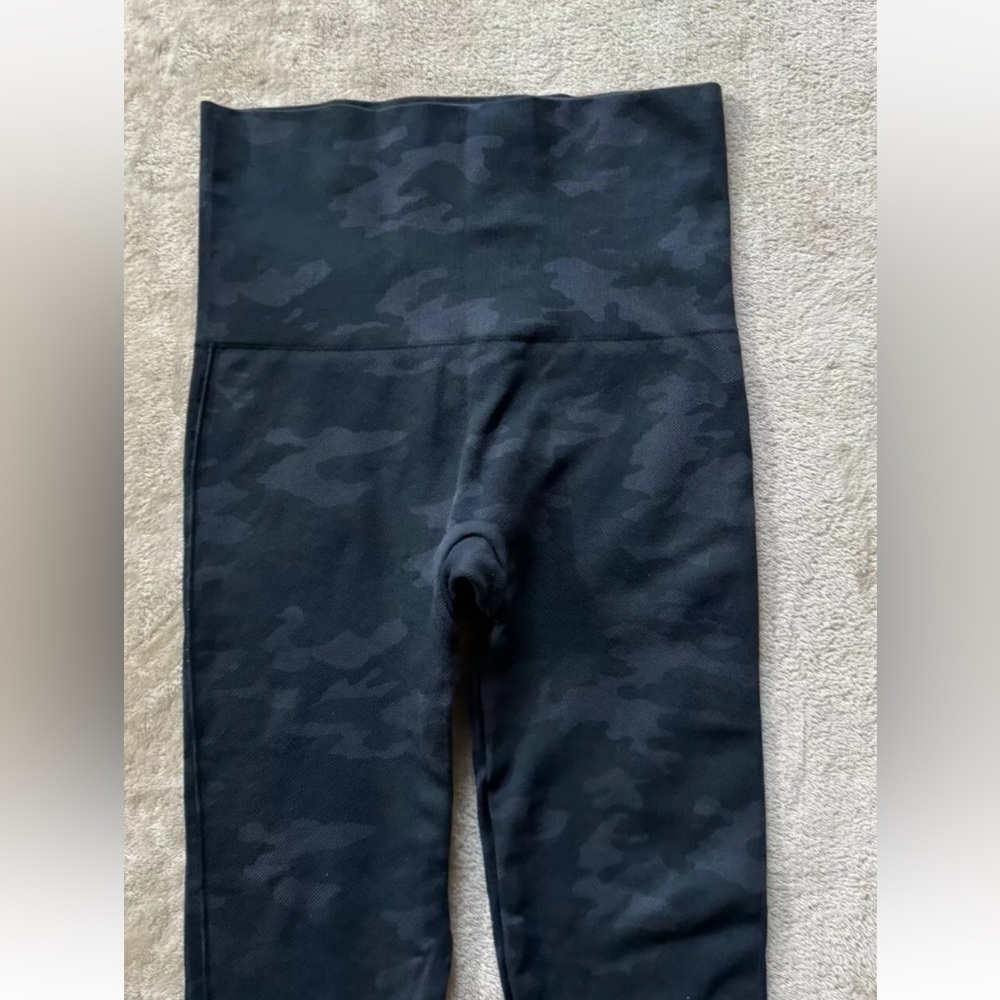 Spanx Womens Black/Green Camo Leggings Mid Rise Size Small - Picture 4 of 9